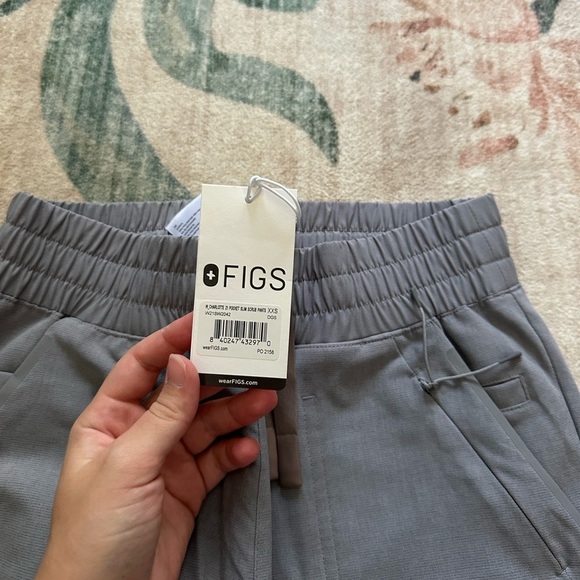 FIGS Charlotte 21 Pocket Slim Scrub Pant In Gray - Picture 5 of 6